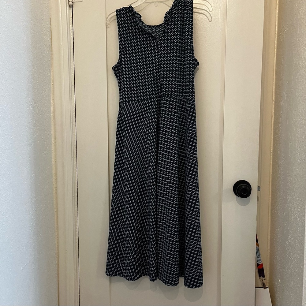 Ann Taylor Black and White Sleeveless Maxi Dress - Size Medium - Picture 7 of 8